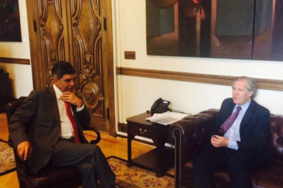 El Alto Consejero para el Posconflicto, Rafael Pardo, en compañía del Secretario General de la Organización de los Estados Americanos, Luis Almagro. / Presidencia