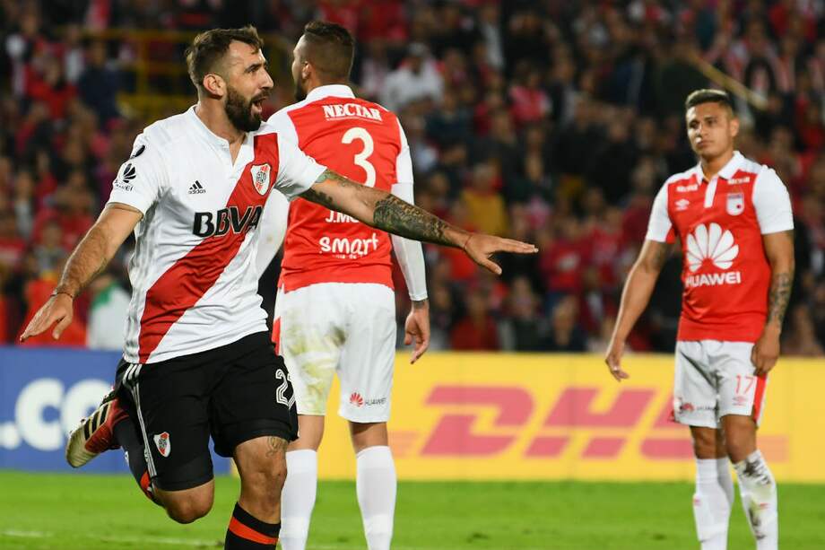 Lucas Pratto celebra el gol contra Santa Fe en El Campín. / AFP