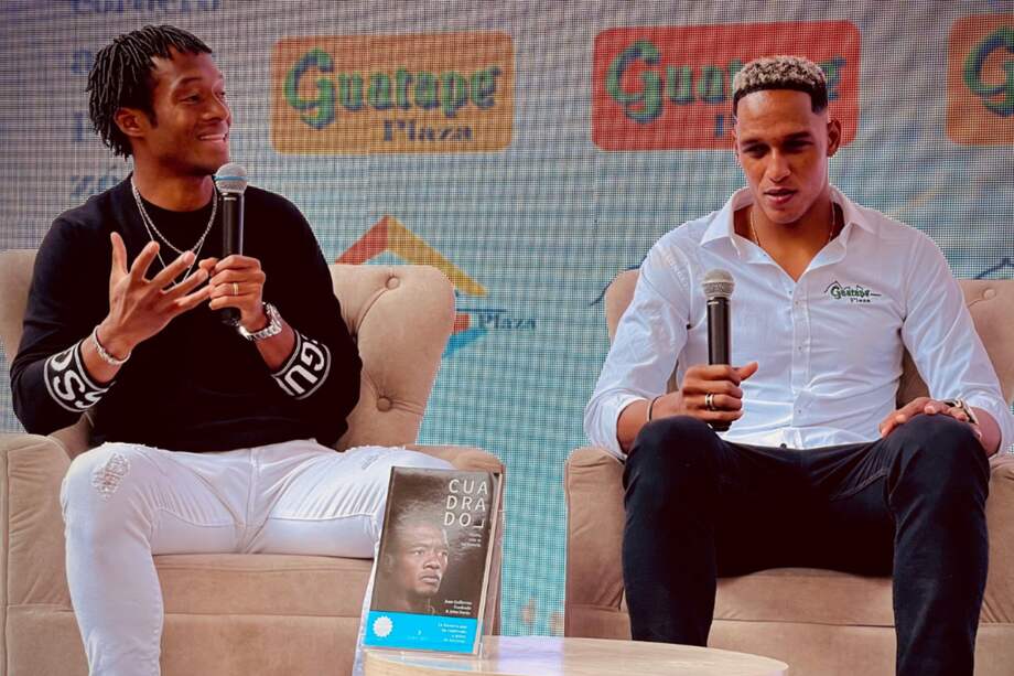 Juan Guillermo Cuadrado (izquierda) y Yerry Mina aprovecharon su paso por Colombia para anunciar su inversión en el proyecto Guatapé Plaza.