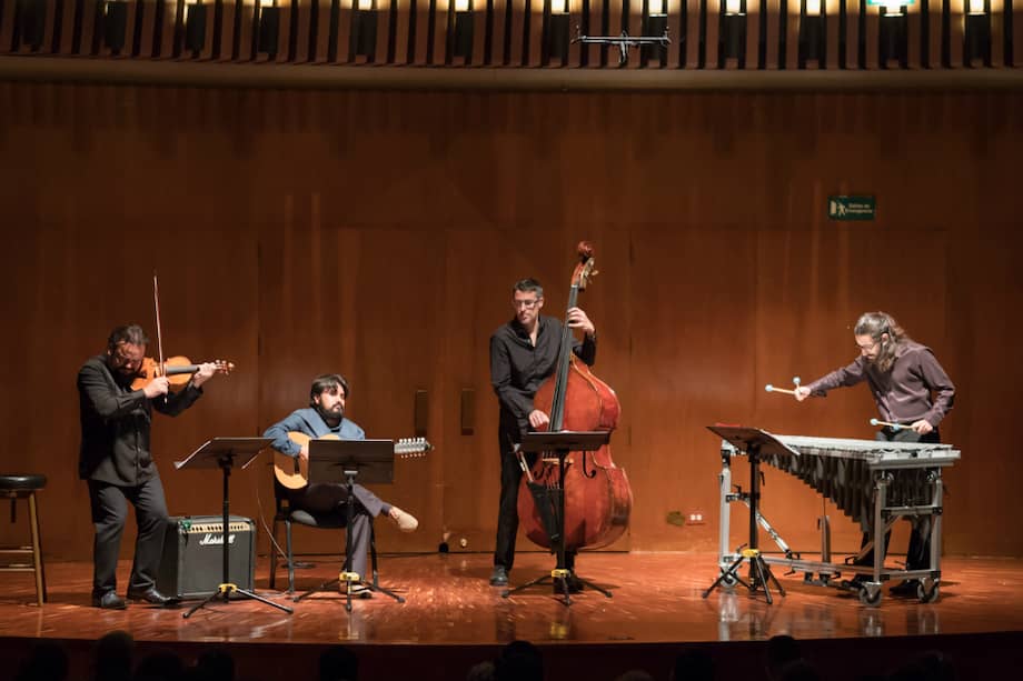 En el concierto participaron el violinista venezolano Alexis Cárdenas, el tiplista colombiano Lucas Saboya, el contrabajista argentino Horacio Javier Paco Weht y el percusionista español Roger Santacana. / Gabriel Rojas © Banco de la República