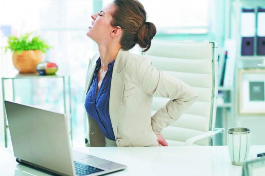 ¿Le duele la espalda? la mala postura puede ser la razón