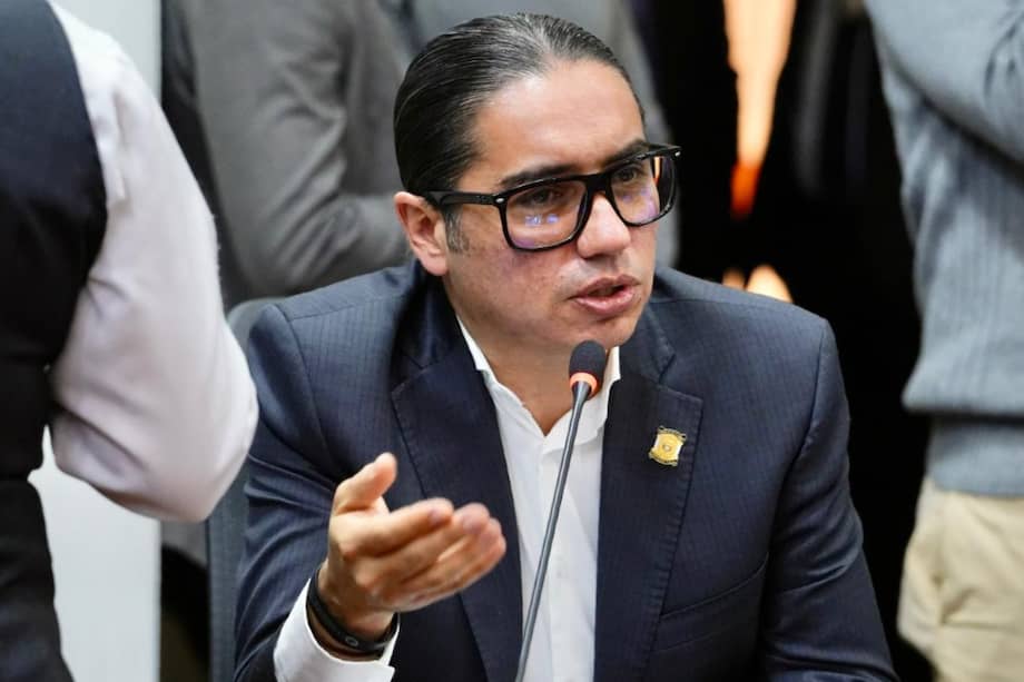 El representante Juan Sebastián Gómez es la cabeza de lista de la coalición Ahora Colombia.