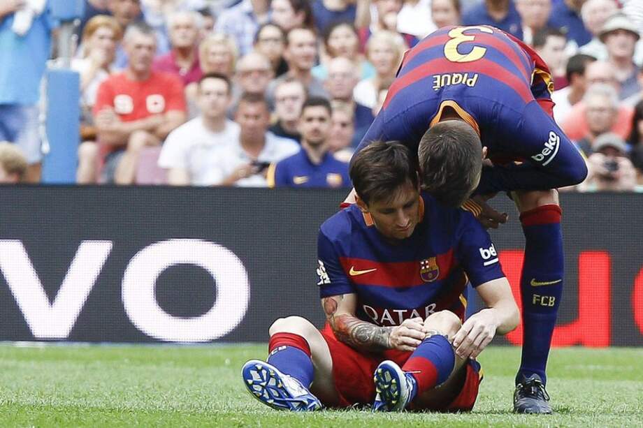 Lionel Messi sufrió una lesión en la rodilla izquierda durante el partido contra Las Palmas. Foto: EFE