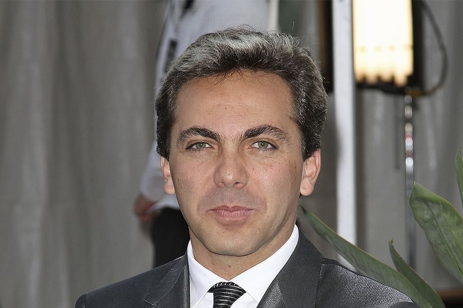 Cristian Castro, atendido por paramédicos tras evento que lo graduó de bachiller ¿Qué pasó?