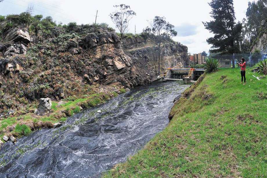 En la sabana de Bogotá el impacto sobre el recurso hídrico ha llevado a una crisis ambiental. 