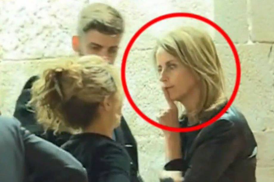 Montserrat Bernabeu, mamá de Piqué, trató de callar a Shakira.