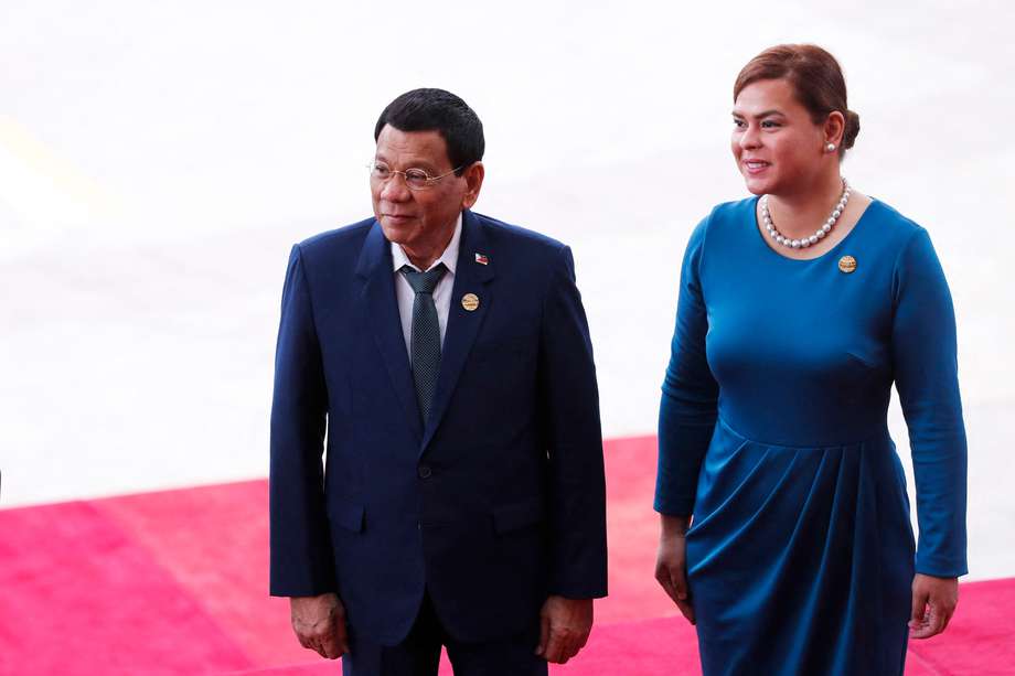 El anunció del portavoz del presidente llegó horas después de que Sara Duterte-Carpio, actual alcaldesa de Davao, hiciera oficial su candidatura a la vicepresidencia en representación de una coalición del Partido Federal (PFP) y Lakas-CMD.