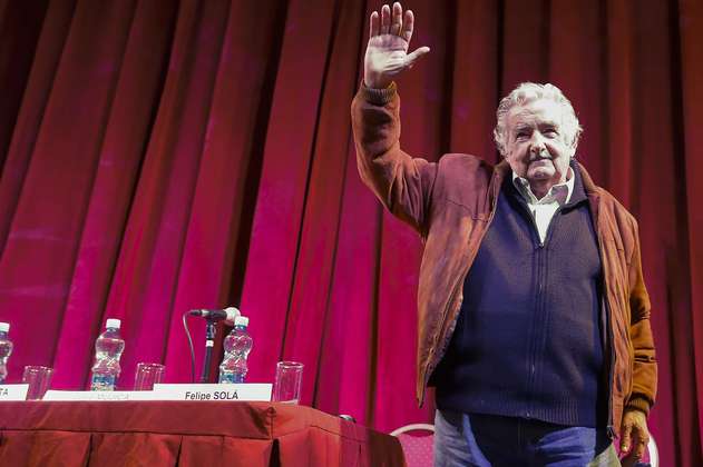 "Pepe" Mujica renuncia a su cargo de senador 
