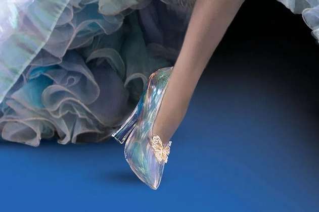 Así es la zapatilla de cristal de la Cenicienta que Swarovski creó para Disney100