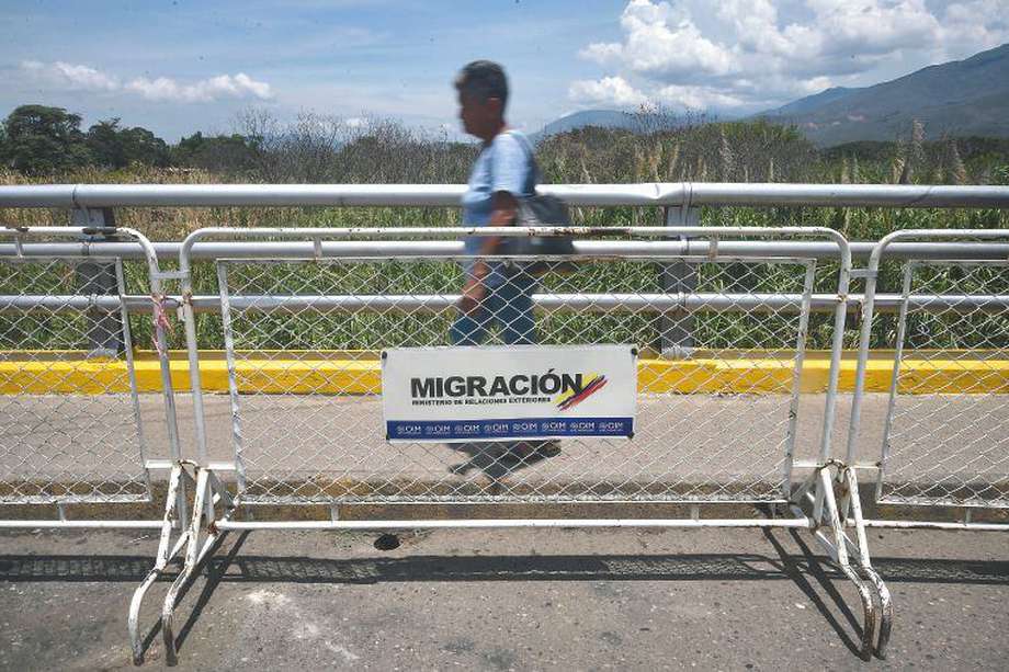 En Cúcuta, el gobierno colombiano tiene listos los corredores de entrada y salida de ciudadanos para restablecer el tránsito pleno mañana lunes. 