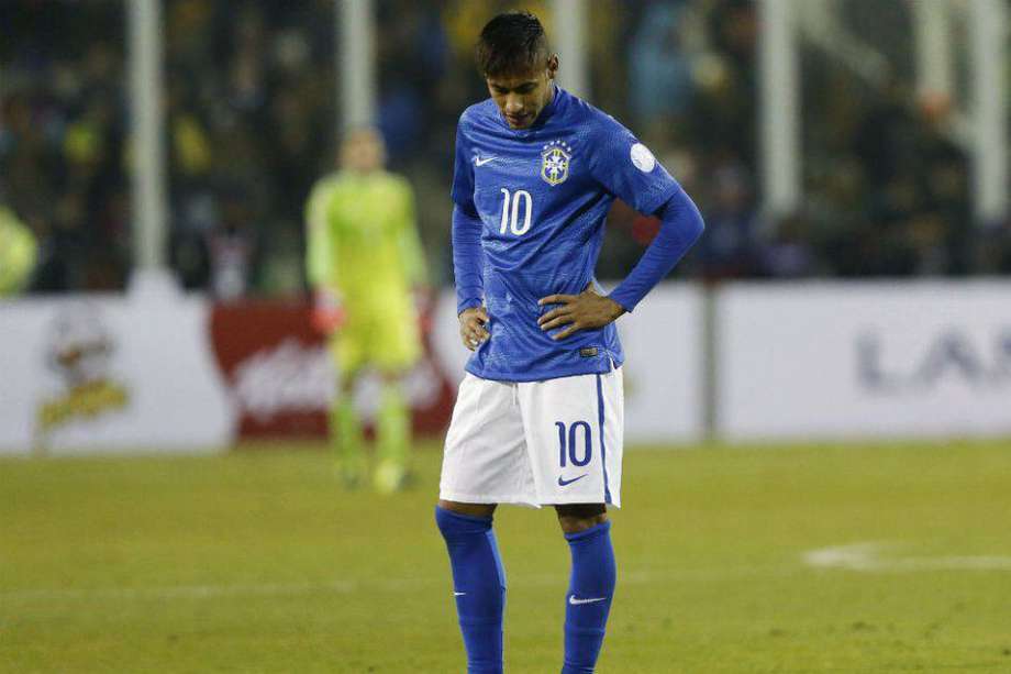La impotencia reflejada en Neymar después del partido contra Colombia. Foto: AFP
