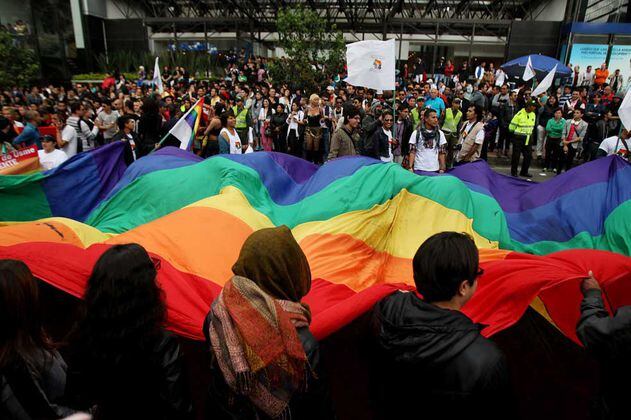 Minsalud debe emitir guía de atención a personas trans: Corte Constitucional
