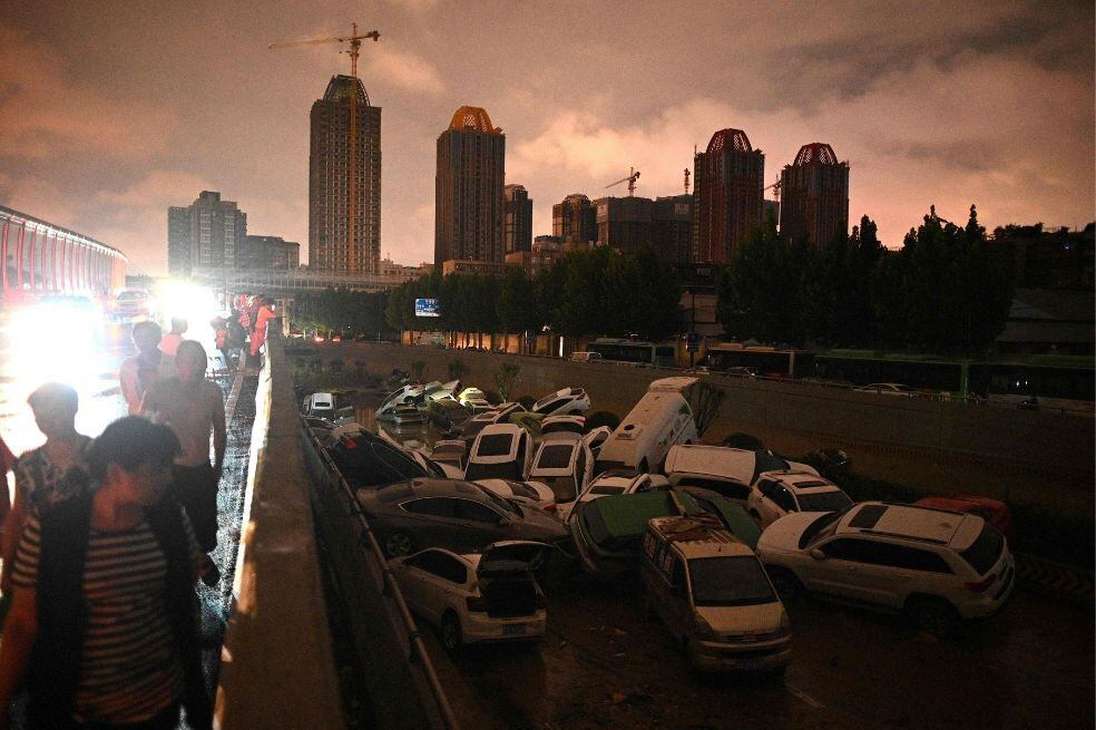 Zhengzhou (China) empezó a evaluar este jueves los daños provocados por las peores inundaciones que se recuerdan en la ciudad y que ya dejaron al menos 33 muertos.