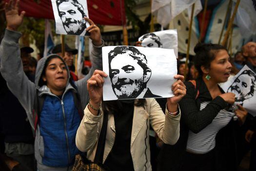 Marchas de respaldo al expresidente Lula da Silva en varias ciudades.  / AFP
