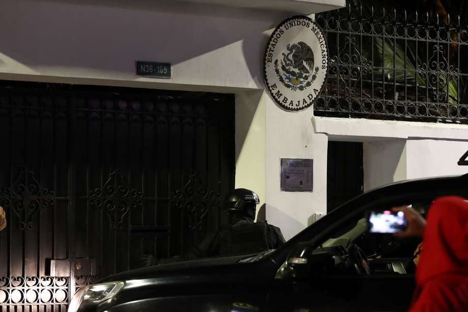Integrantes de un cuerpo élite de la Policía ecuatoriana irrumpieron en la Embajada de México para detener al exvicepresidente Jorge Glas, condenado por corrupción y a quien se le fue negado el asilo político. 