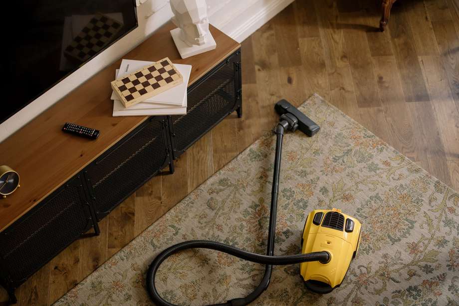 Las aspiradoras para el hogar permiten una limpieza profunda de espacios y superficies en las que el polvo cae frecuentemente. 