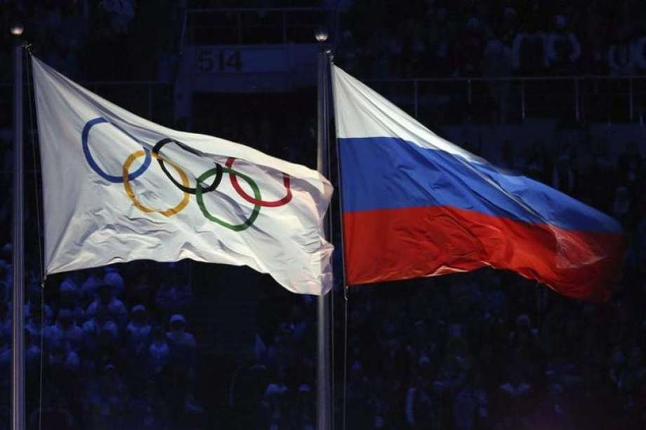 El Comité Olímpico Internacional estudia la posibilidad de que los deportistas rusos y bielorrusos participen bajo bandera neutral.