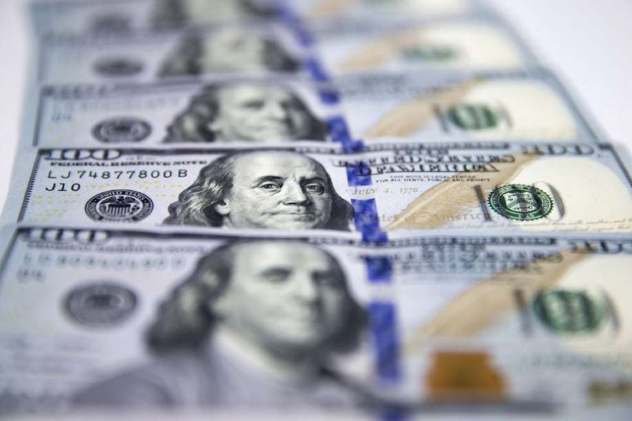 El dólar abrió a la baja y a las 8:45 a. m. se cotizó en $3.535. 