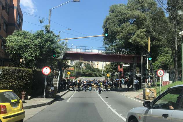 Estudiantes de la U. Distrital bloquean Avenida Circunvalar con calle 26, en Bogotá