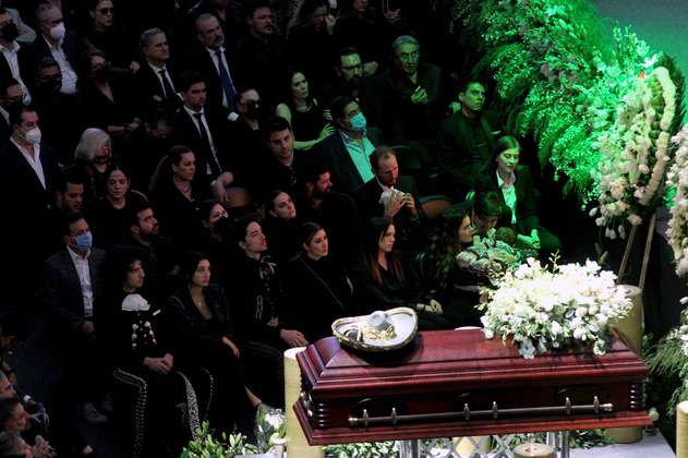 Último adiós a Vicente Fernández: miles de fans despiden a su ídolo