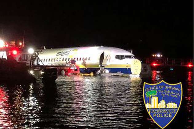 Un Boeing 737 se salió de la pista y terminó en un río en Estados Unidos