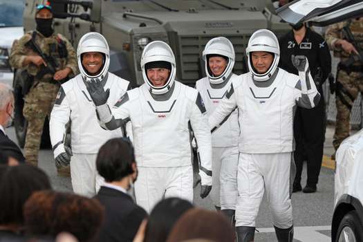 Los astronautas que despegaron en la misión Crew-1 son Victor Glover, Michael Hopkins, Shannon Walker y Soichi Noguchi.
