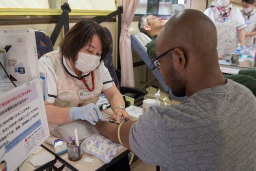 Según la OMS, el 42% de los 117,4 millones de unidades de sangre que se extraen en el mundo se donan en los países de altos ingresos, donde vive el 16% de la población del planeta. / Yokota Air Base