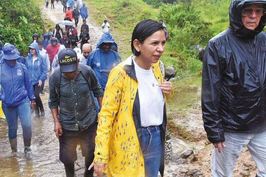 Patricia Tobón Yagarí recorre el resguardo Tahamí del Alto Andágueda en el Chocó. / Unidad para las Víctimas