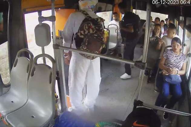 Ladrones disfrazados de enfermeros robaron a pasajeros de un bus en Barranquilla