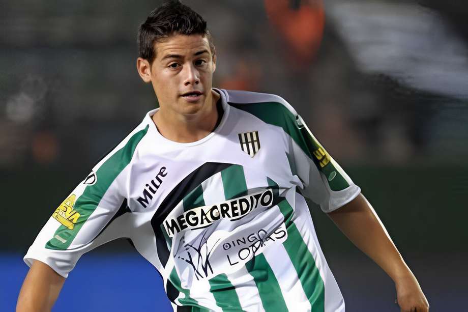 James Rodríguez debutó a nivel internacional con Banfield en 2009 por la liga argentina cuando tenía 17 años.