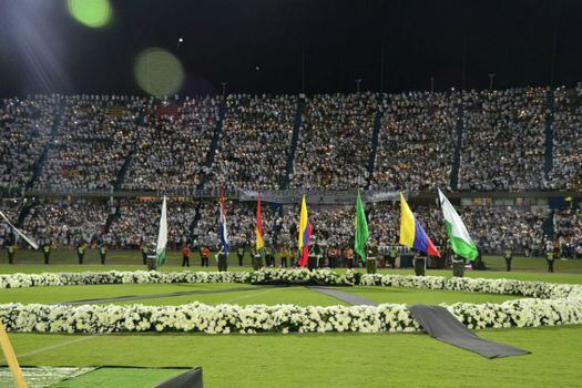 El estadio Atansio Girardot, donde se jugaría la final de la Copa Sudamericana entre Nacional y Chapecoense, se llenó para le homenaje. / Alcaldía de Medellín