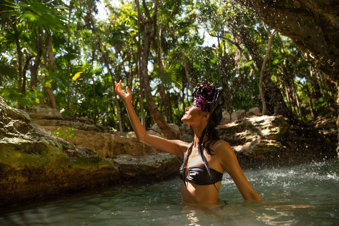 El resort es un lugar donde los huéspedes pueden celebrar la complejidad de la Riviera Maya, buscar el crecimiento personal mediante rituales y ceremonias de conexión profunda y reconectar con la naturaleza, la santidad de la vida y el verdadero espíritu humano.