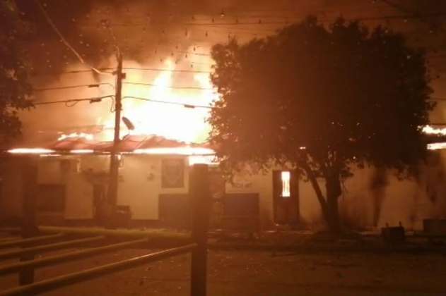 Disturbios por resultados electorales en Nechí, Antioquia, terminan en incendio de la alcaldía 