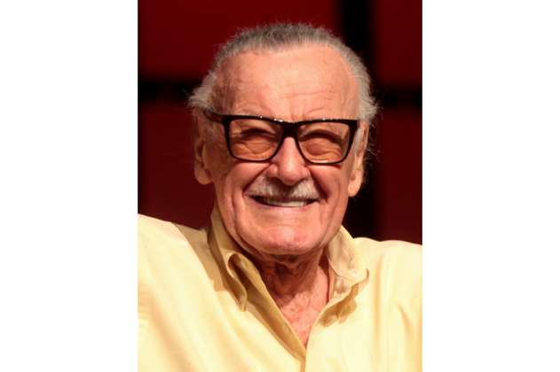 Stan Lee, leyenda de Marvel, plasma sus huellas en Hollywood  
