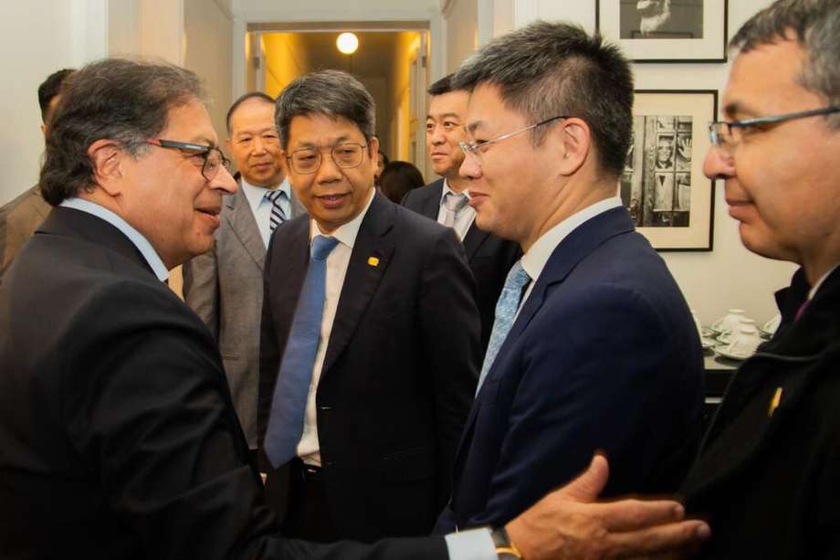 Petro se reunió con China Harbour Engineering Company, una de las empresas chinas que conforma el consorcio que tiene a cargo la construcción de la primera línea del metro de Bogotá.