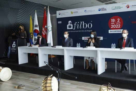 Después de dos años de encuentros virtuales, el Ministerio de Cultura, la Cámara Colombiana del Libro y Corferias, anunciaron de forma presencial que el eje de la próxima FILBo y las conversaciones entre Corea del Sur y Colombia será el "Reencuentro".