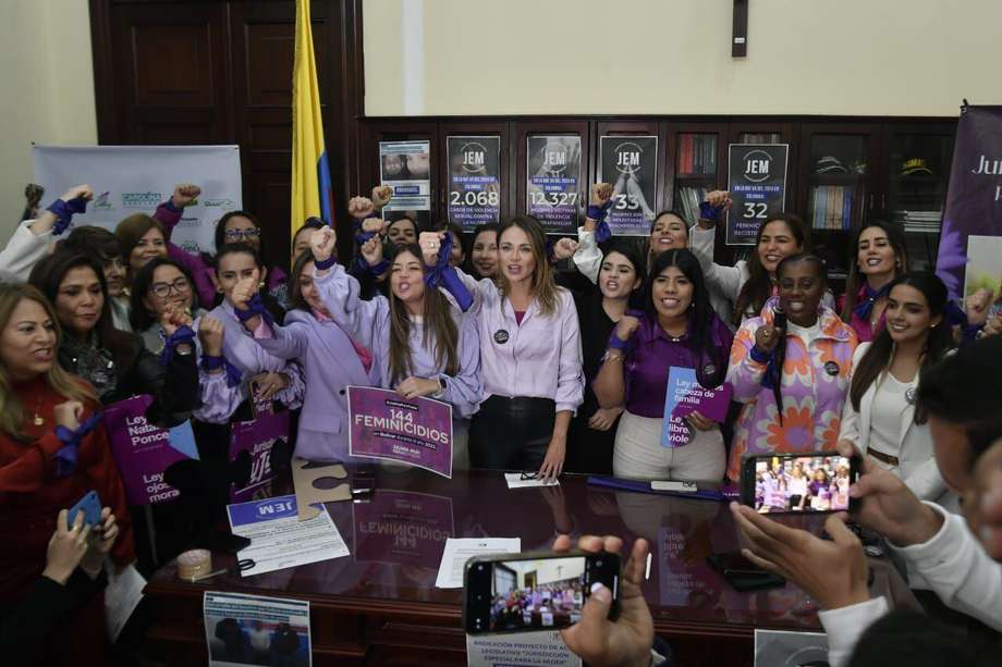 Las representantes de la Cámara radicaron el proyecto de acto legislativo que busca instaurar la Jurisdicción Especial para Mujeres.