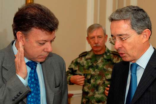 En La U admiten que pelea de Santos y Uribe les "incómoda" la vida política