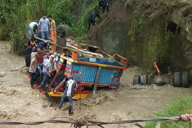 Ascienden a tres los muertos del accidente de chiva en Salgar, Antioquia