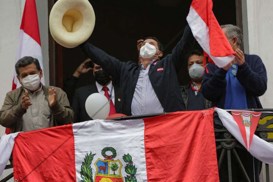 Pedro Castillo, candidato de izquierda, sigue punteando el conteo de votos en Perú, que aún no termina.  / AFP / Luka GONZALES
