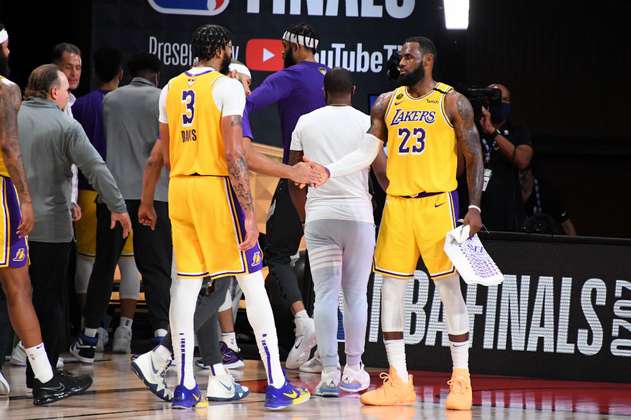 Los Lakers acarician el título de la NBA
