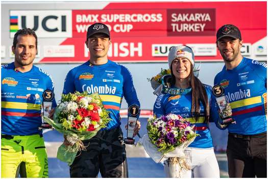 Los bicicrossistas colombianos brillaron en la Copa Mundo de Supercross, en Turquía. Diego Arboleda, Vincent Pelluard y Carlos Ramírez dominaron el podio masculino, Mariana Pajón fue tercera en femenino. / Cortesía GW
