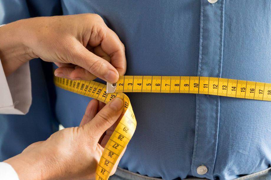 Según cifras de la última Encuesta Nacional de la Situación Nutricional, el 56,5 % de los colombianos padece de sobrepeso u obesidad. Las mujeres se encuentran con el 59,6 % con respecto a los hombres, 52,8 %.