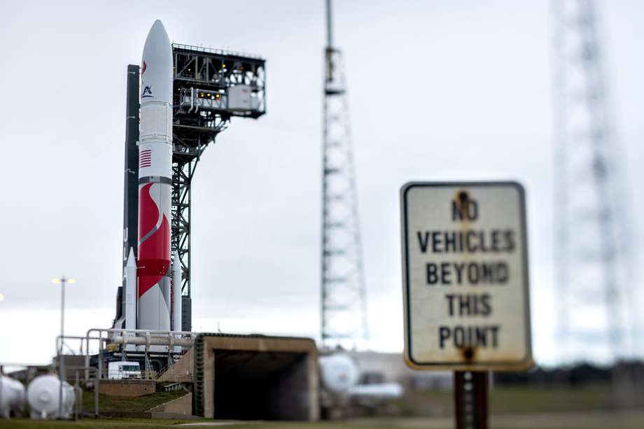 El cohete United Launch Alliance Vulcan Centaur, que forma parte de la Misión Uno de Astrobotic Peregrine, está acoplado en el Complejo de Lanzamiento Espacial 41 en el Centro Espacial Kennedy en la isla Merritt, Florida, EE. UU. EFE/EPA/CRISTOBAL HERRERA-ULASHKEVICH
