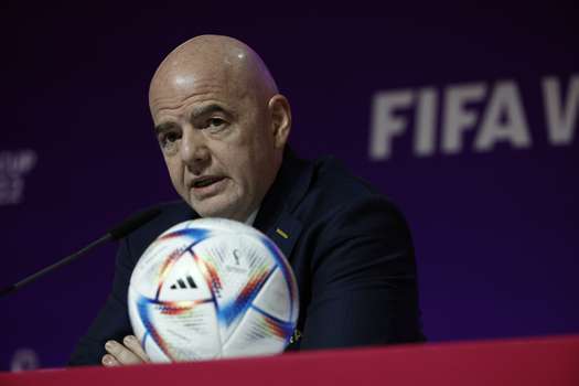 El presidente de la FIFA, Gianni Infantino, dio una rueda de prensa en víspera del partido inaugural del Mundial de Catar 2022.