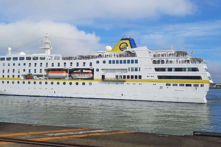 El MS Hamburg pertenece a la compañía alemana Plantours Cruises y partió desde la ciudad de Hamburgo, Alemania.