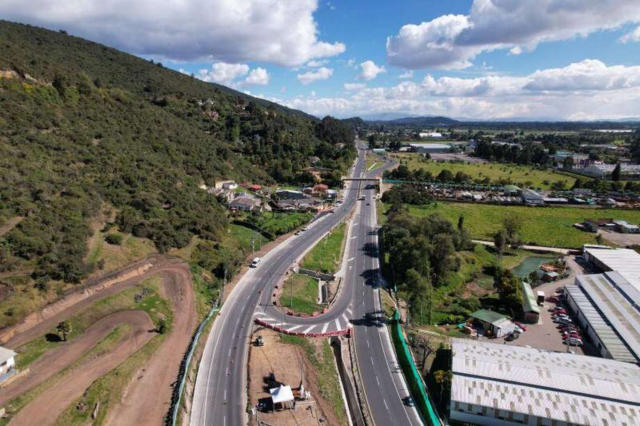 Los 4,9 kilómetros de la segunda calzada, corresponden al proyecto de vías de cuarta generación para accesos a Bogotá desde el norte.