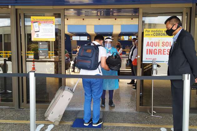 Choque de dos vehículos dejó 9 lesionados en el aeropuerto de Rionegro, Antioquia