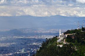 Autoridades buscan a responsables de atraco masivo en Monserrate, oriente de Bogotá