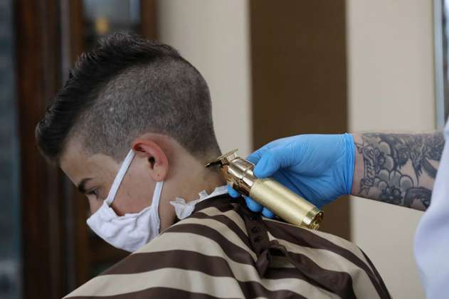 Peluquerías, salones de belleza y barberías podrán operar con cita previa 